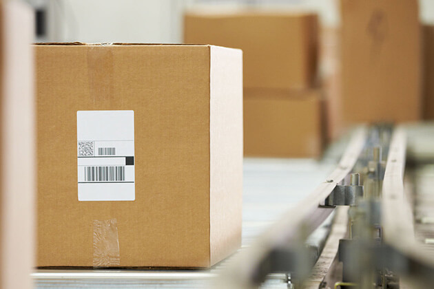 製品の組み立てと梱包